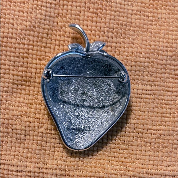 Vintage Sarah Coventry Signed Brooch Strawberry 3D Domed Textured Silver Tone - Picture 8 of 11